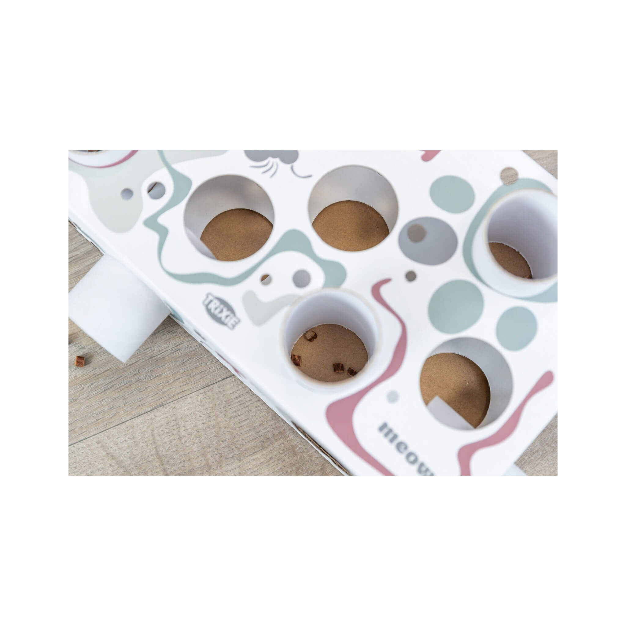 cat-activity-paws-n-treats-box-zabawka-edukacyjna-dla-kota-karton-35-7-20-cm_1.jpg
